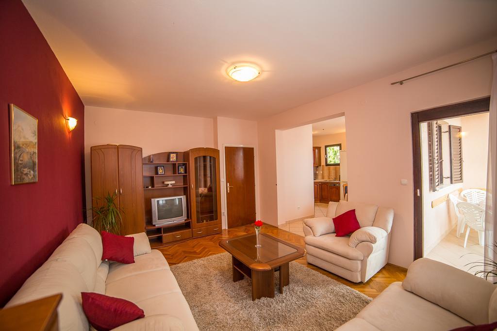 Apartments Maja Dugi Rat Exterior photo